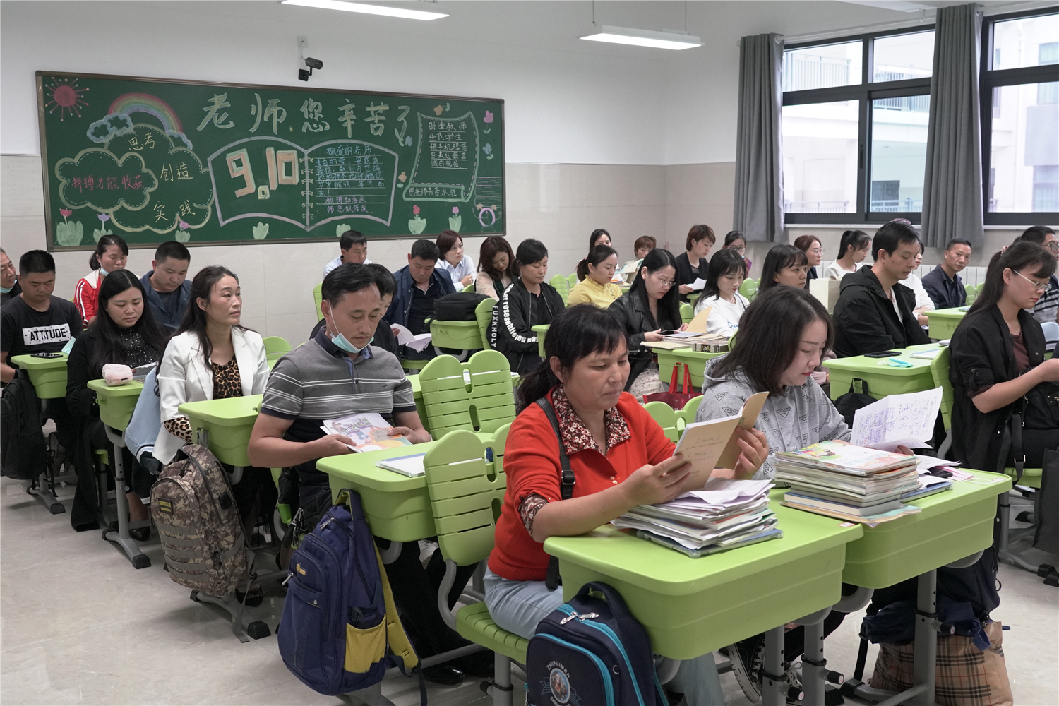 家校携手,合力共育——汉江实验学校小学召开家长会