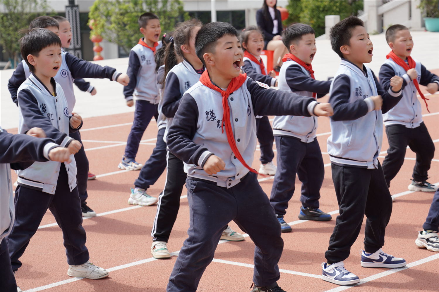 筑健康之基 行规范之道 成栋梁之才——小学举办队列队形和广播操比赛