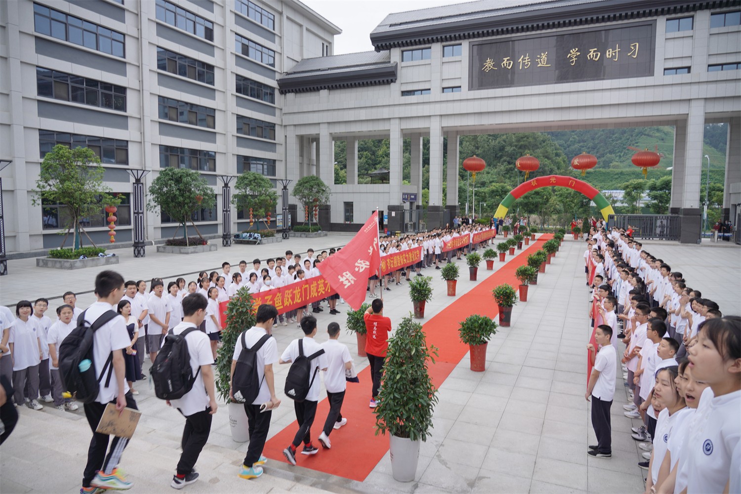 决胜中考，家校同心，不负韶华——汉江实验学校首届中考送考仪式